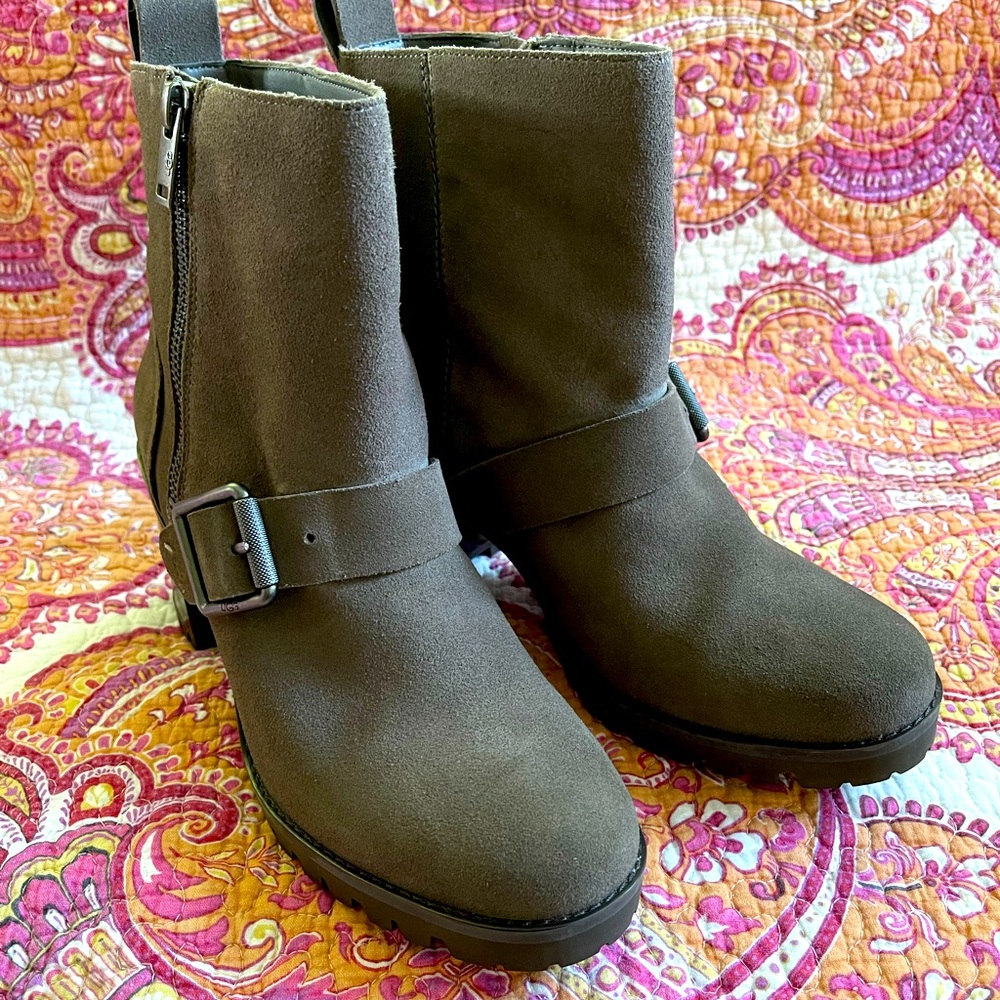 Ugg’s Women’s Suede Fern Boots size 7.5